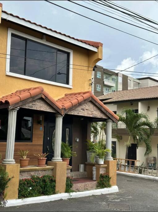Apartamento The Jewel Kingston Exterior foto